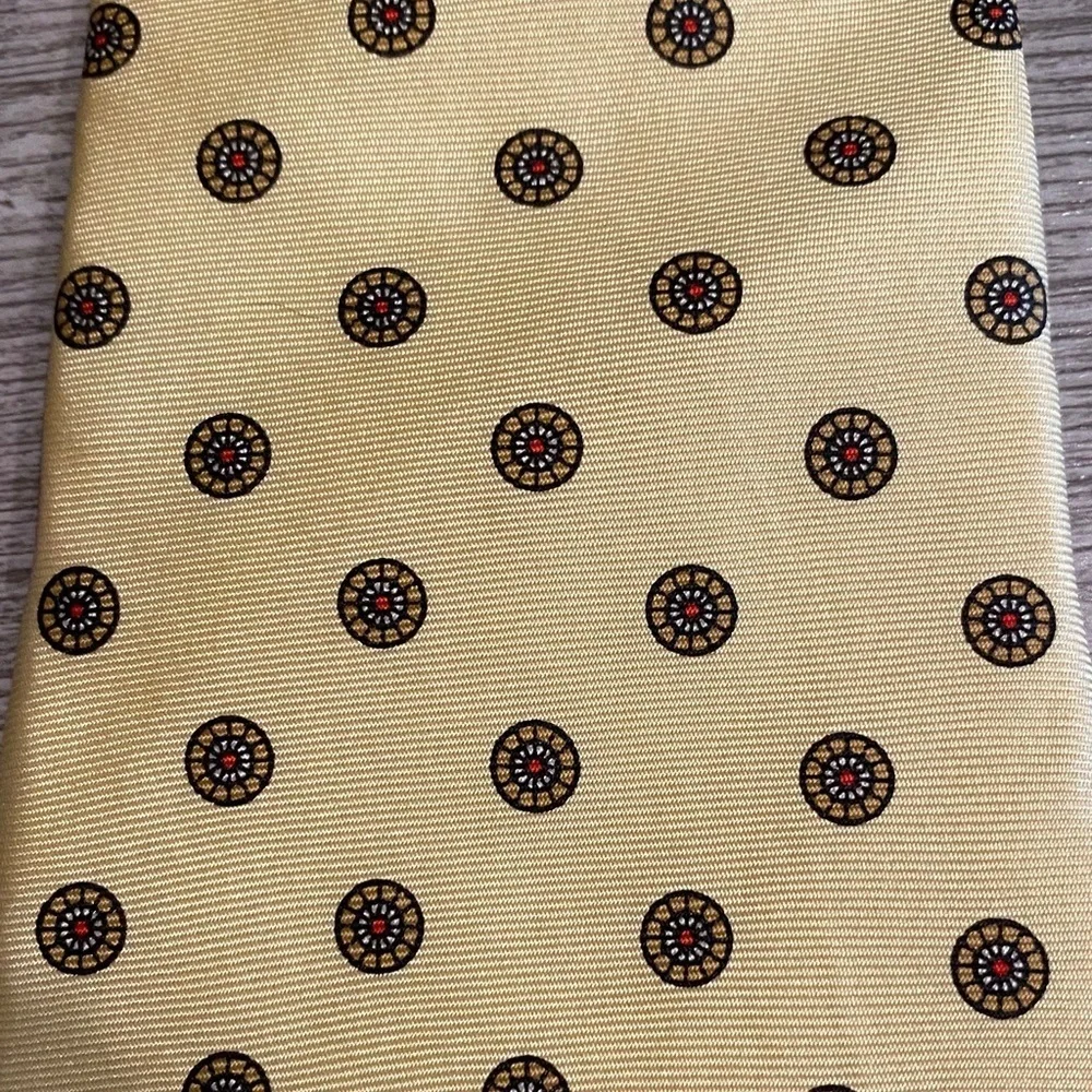 Vtg Yellow Silk Tie Medallion Pattern Made in USA Classic Mens Necktie